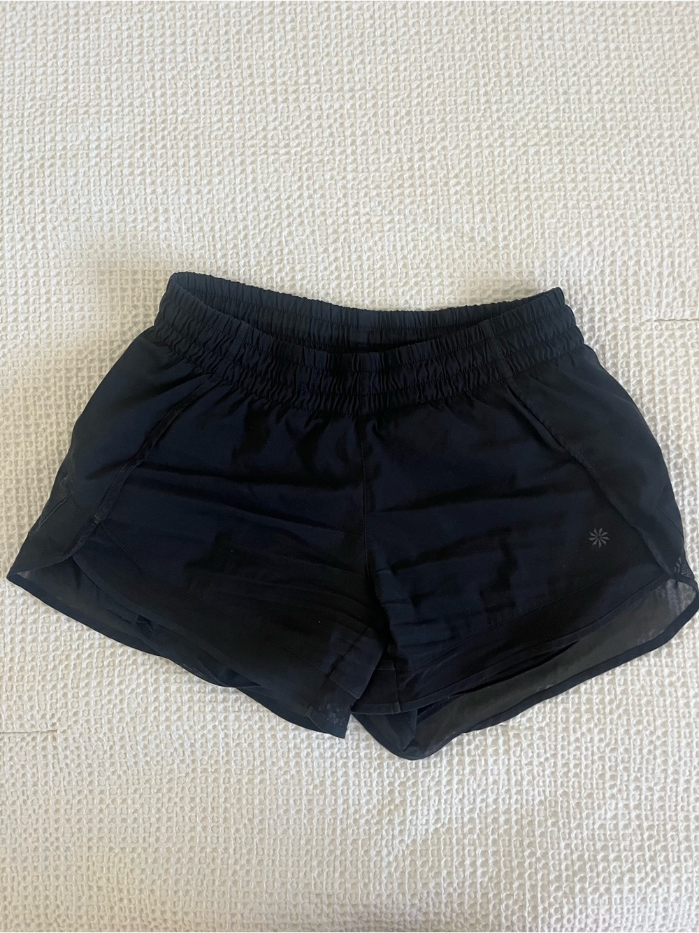Athleta Mesh Racer Run Mid Rise 4" Short - Picture 5 of 7